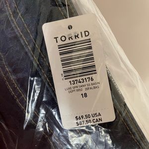 NWT Torrid Skinny Jeans - 18R, Basin Color